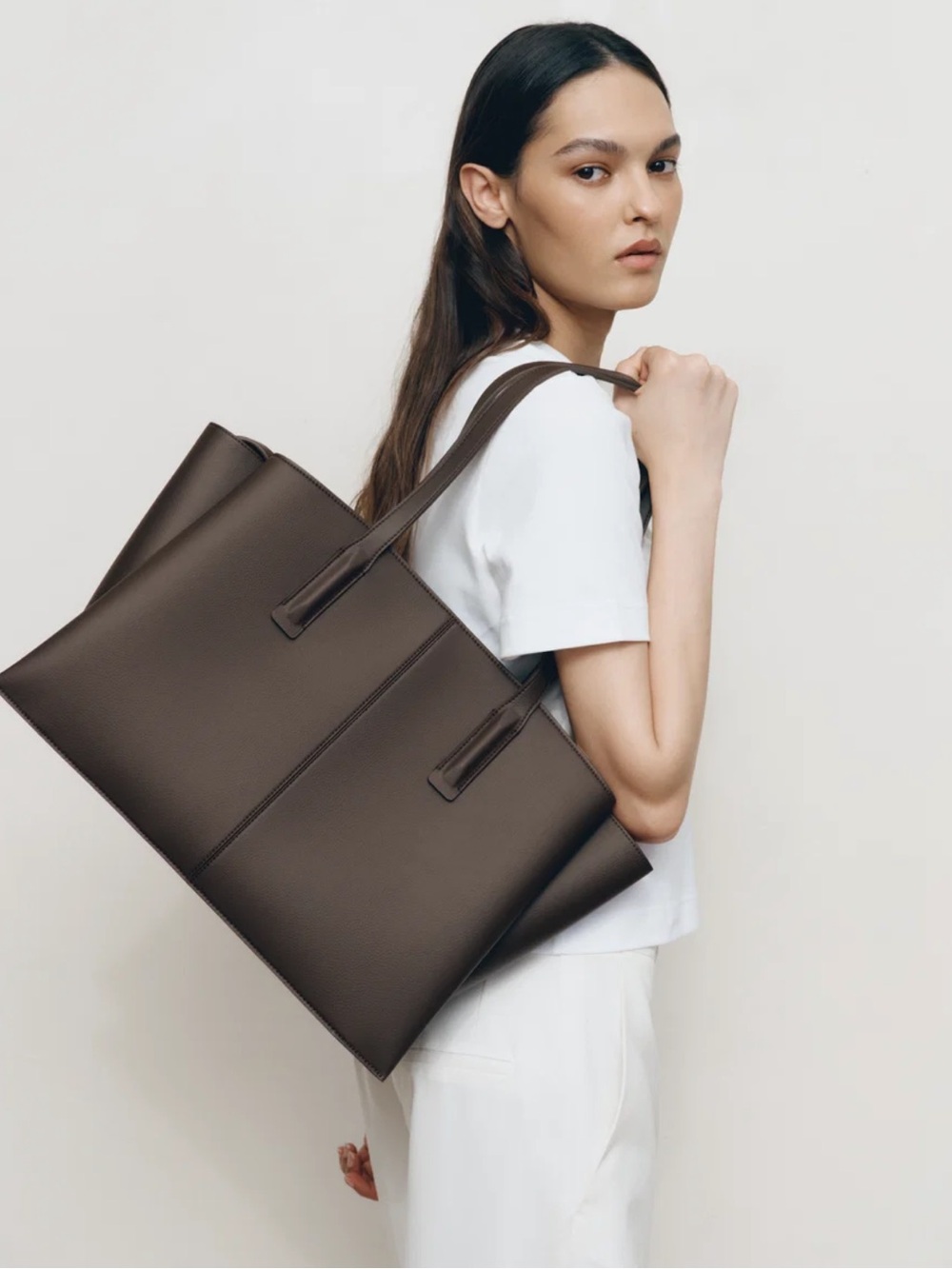 Freja Brown Vegan Leather Tote Bag - Structured Double-Compartment - Picture 4 of 6
